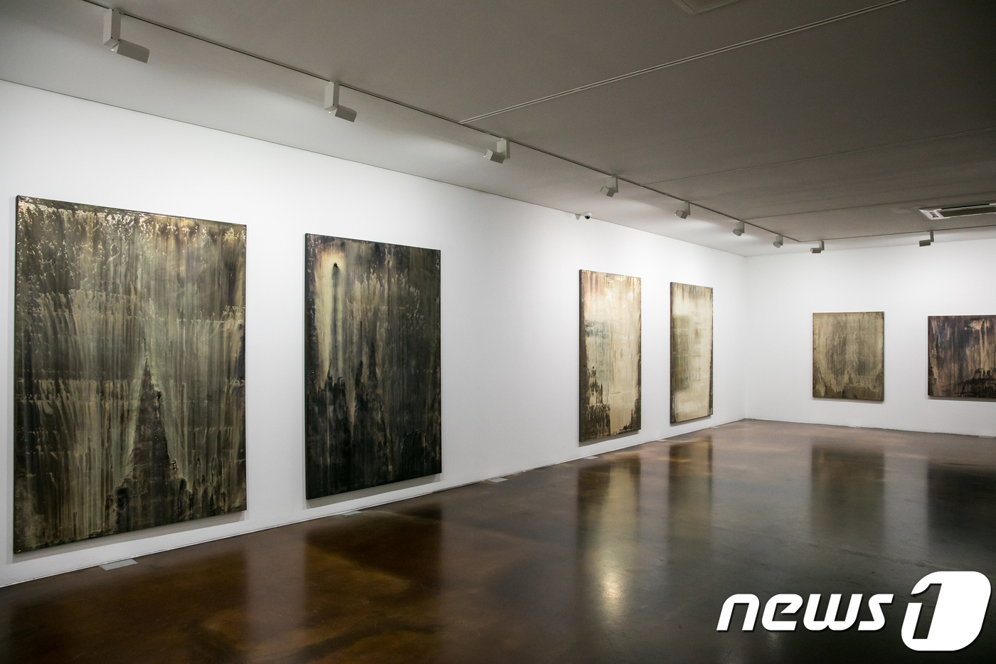 (서울=뉴스1) 박정환 기자 = 재미교포2세인 마이클 주 개인전 '단회 호흡법'이 30일부터 오는 12월30일까지 국제갤러리에서 열린다. 2017.11.30/뉴스1