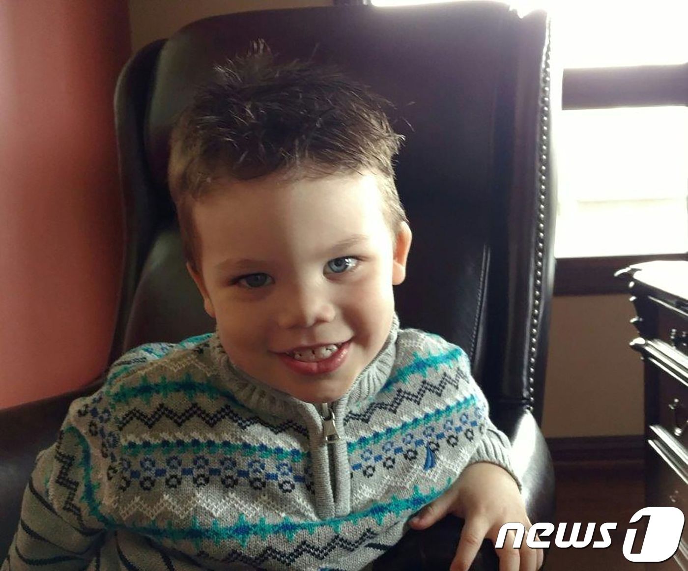 본문 이미지 - 지난해 6월14일 미국 플로리다주(州) 디즈니랜드에서 악어에 물려 익사한 레인 그레이브스(2)의 생전 모습. ⓒ AFP=뉴스1