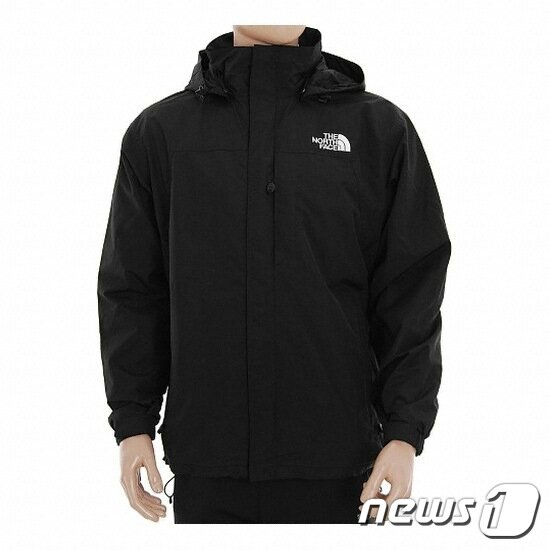 본문 이미지 - 2000년대 후반 인기를 끌었던 노스페이스의 바람막이 제품. ⓒ News1