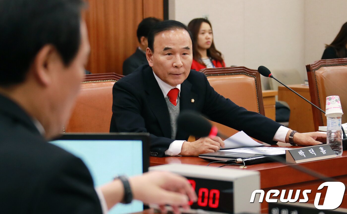 본문 이미지 - 박덕흠 자유한국당 충북도당 위원장. 2017.12.15/뉴스1 ⓒ News1 이동원 기자