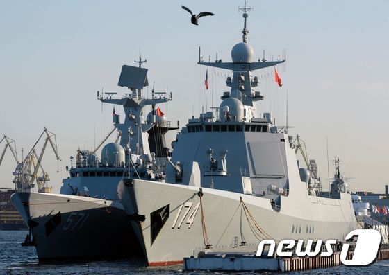 중국 해군의 미사일 장착 구축함 <자료사진> © AFP=뉴스1