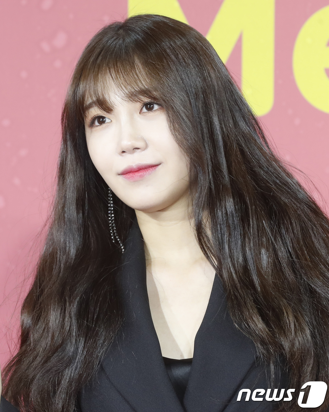 (서울=뉴스1) 권현진 기자 = 에이핑크 정은지가 2일 오후 서울 구로구 고척스카이돔에서 열린 '2017 멜론 뮤직 어워드' 레드카펫 행사에 참석해 포즈를 취하고 있다. 2017. …