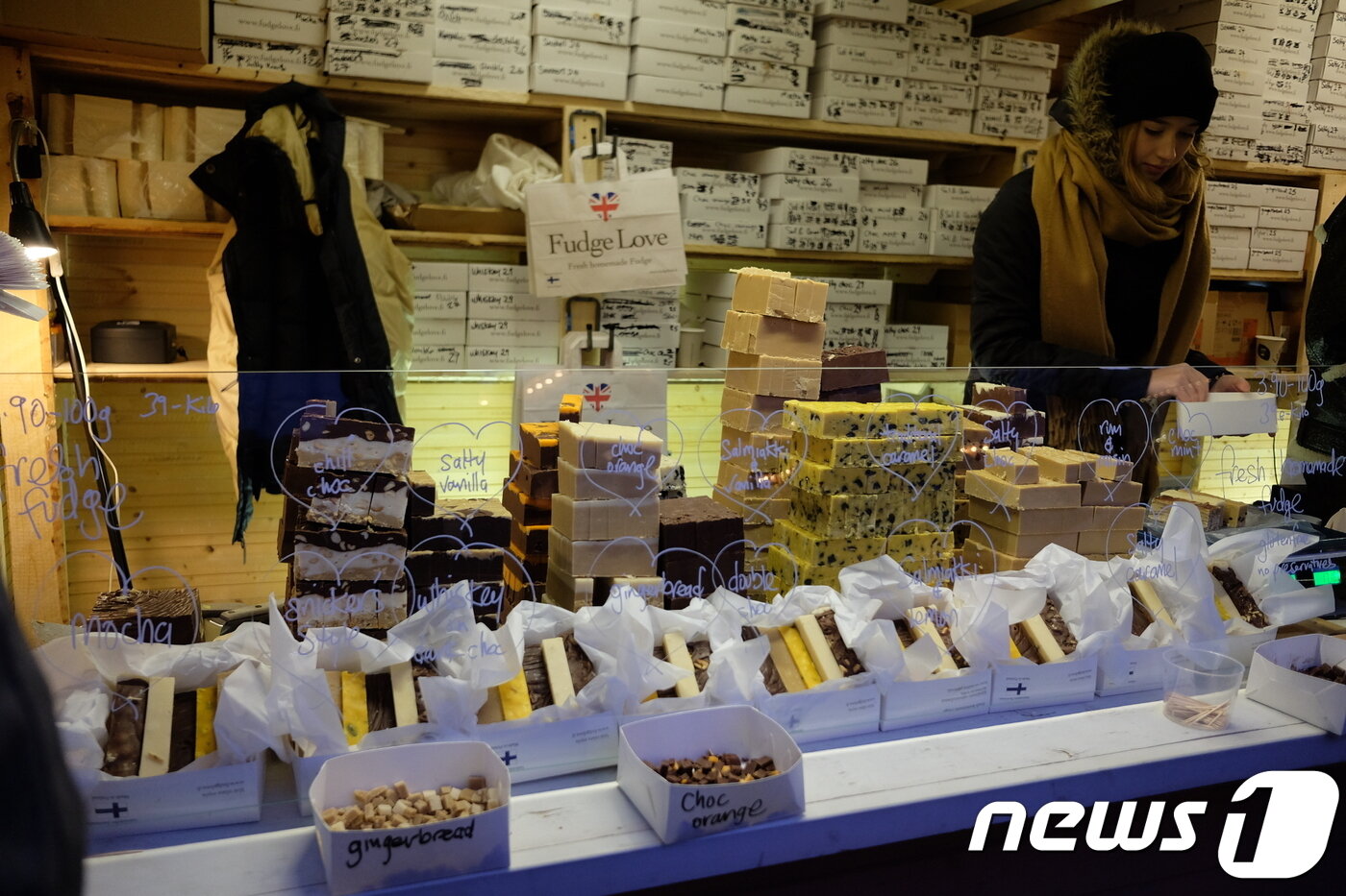 본문 이미지 - 수제 초콜렛을 판매하는 노점ⓒ News1 윤슬빈 기자