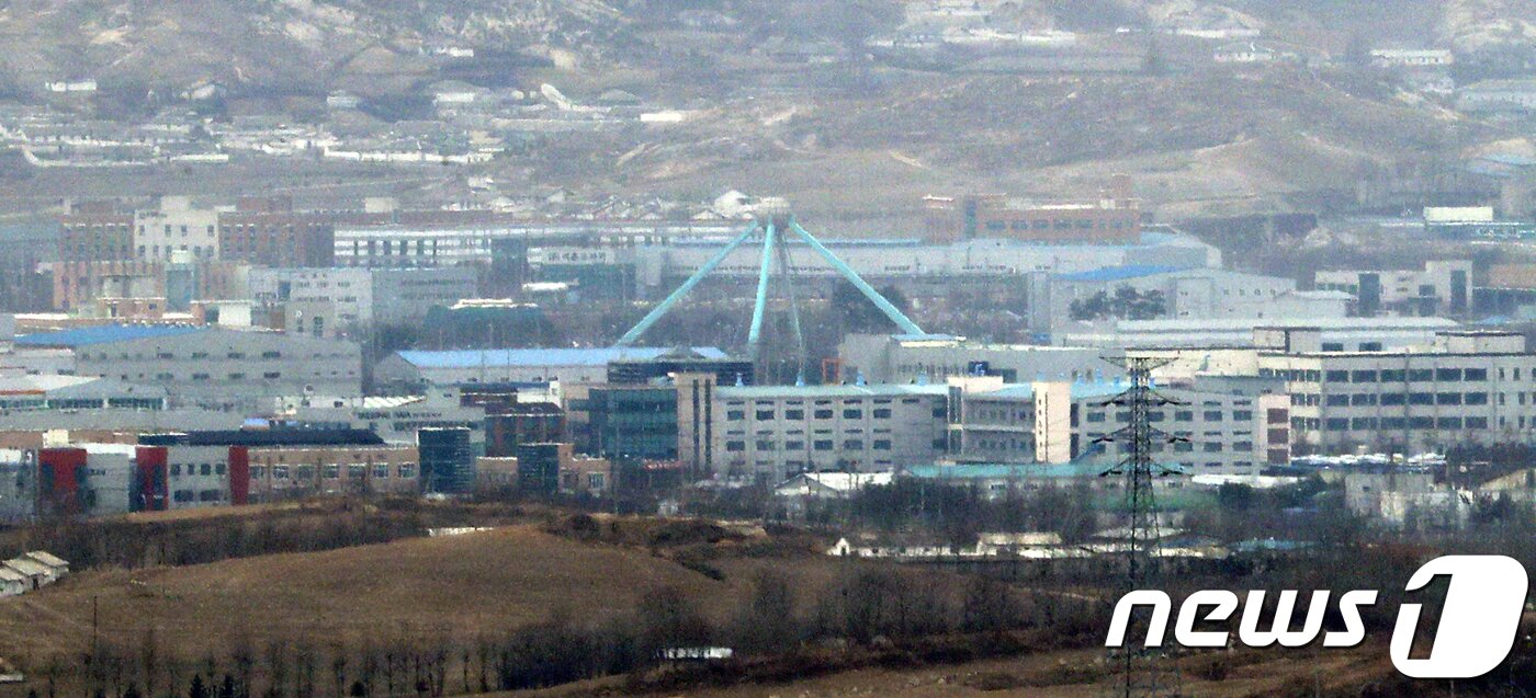 본문 이미지 - 경기 파주 도라전망대에서 바라본 개성공단. 2017.12.28/뉴스1 ⓒ News1 안은나 기자