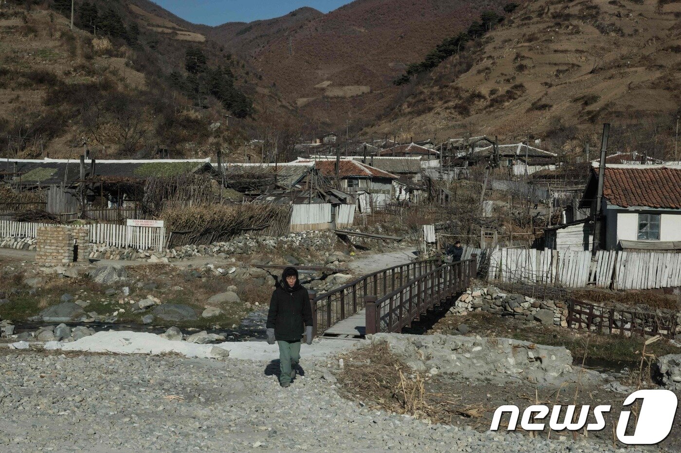 본문 이미지 - 북한 길주군 인근 김책시 마을. ⓒ AFP=뉴스1