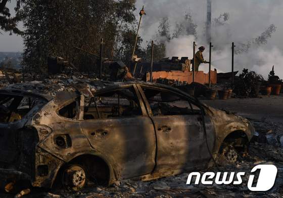 [사진] 캘리포니아 산불…뼈대만 남은 자동차