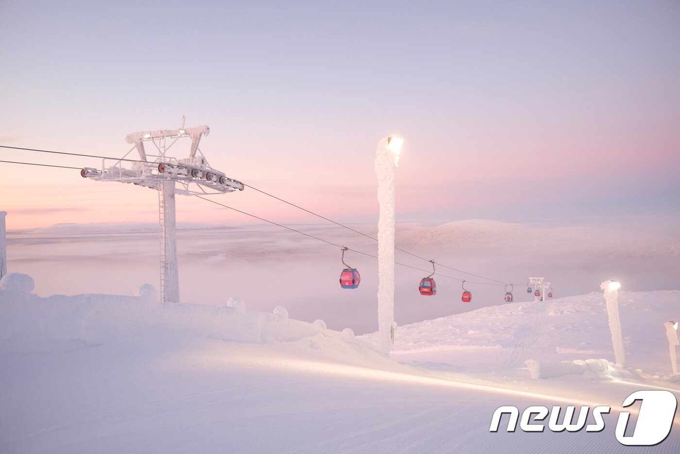 본문 이미지 - 레비 정상을 오르기 위해 타야하는 케이블카. 10분 이내로 정상으로 데려다 준다.ⓒ News1 윤슬빈 기자