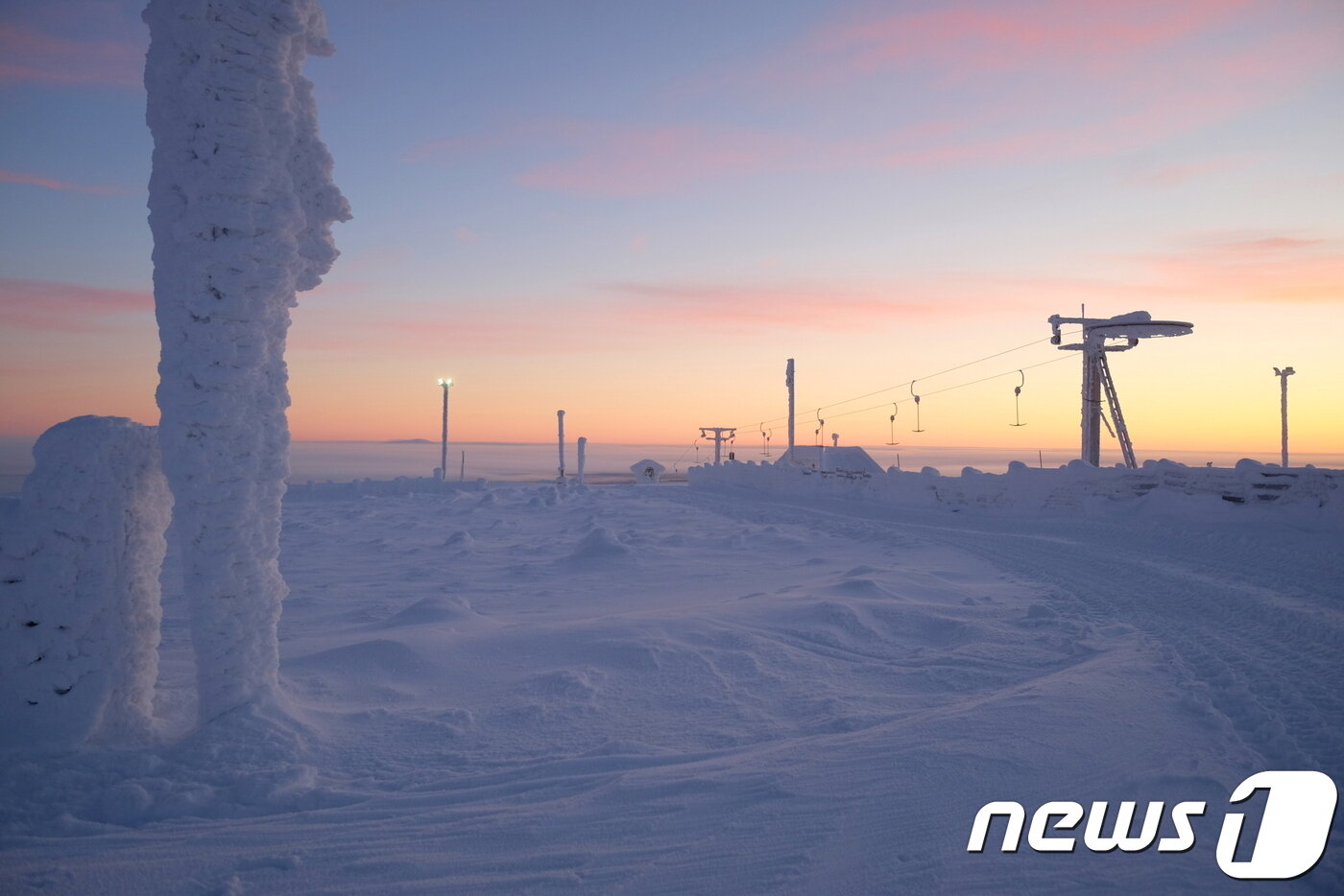 본문 이미지 - 잠시 자연에게 버려진 스키 리조트 같다.ⓒ News1 윤슬빈 기자