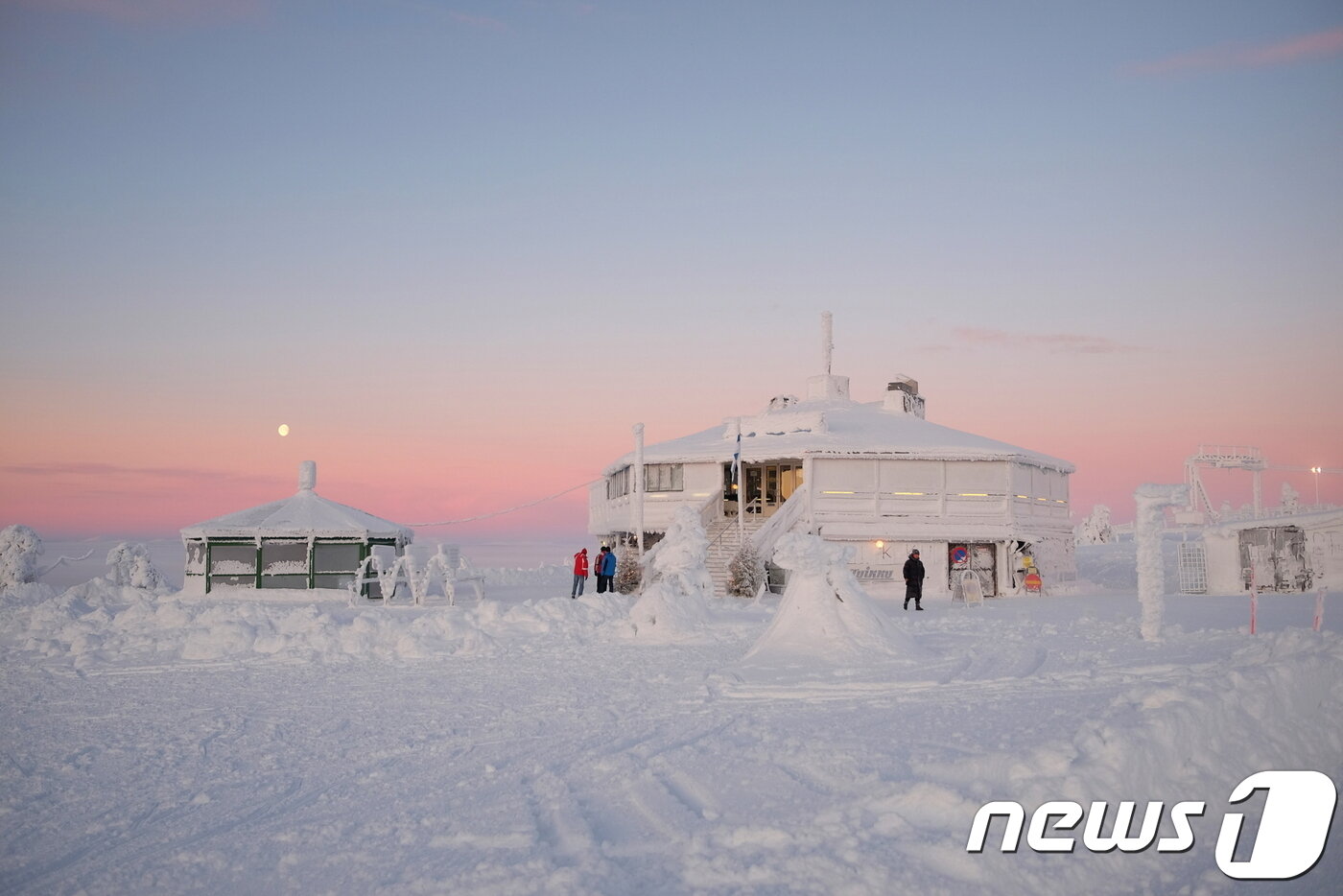 본문 이미지 - 추위를 녹이고 따듯한 차와 요리를 맛볼 수 있는 산장ⓒ News1 윤슬빈 기자