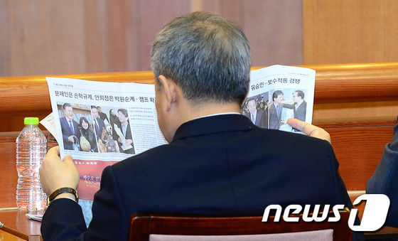 대선관련 신문보는 대통령측 법률대리인단