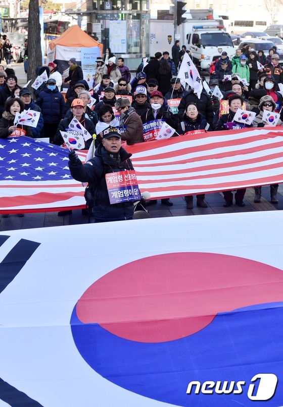 박근혜 대통령 탄핵 반대 외치는 보수단체