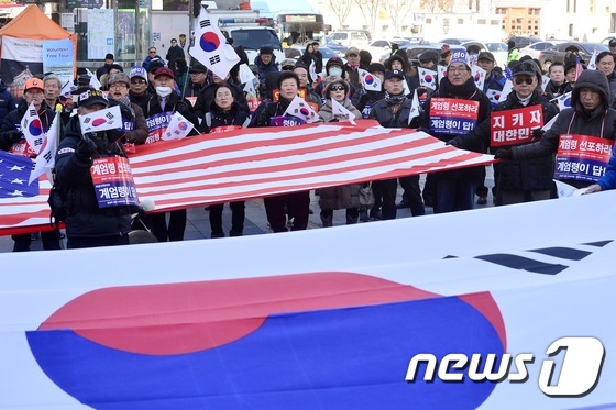 보수단체 \'박근혜 대통령 탄핵 반대한다!\'