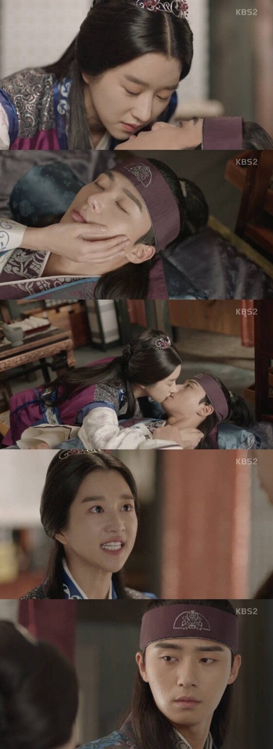 본문 이미지 - 서예지가 박서준에게 키스했다. ⓒ News1star / KBS2 '화랑' 캡처