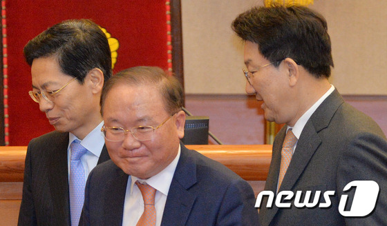 권성동 국회 탄핵소추 위원장 만난 대통령 측 새로운 대리인 이동흡