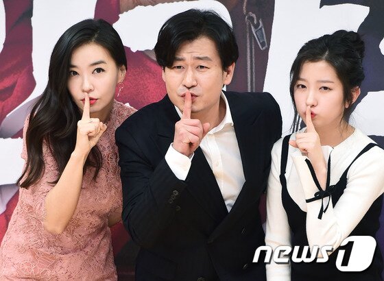 본문 이미지 - 배우 박선영, 박혁권, 김지민(왼쪽부터)이 16일 오후 서울 목동SBS에서 열린 SBS 드라마 ‘초인가족 2017’ 제작발표회에 참석해 포즈를 취하고 있다. ⓒ News1star 권현진 기자