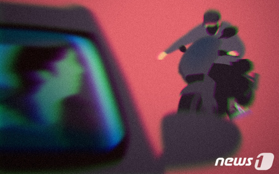 김포서 불법 유턴하던 오토바이 승용차와 '쾅'