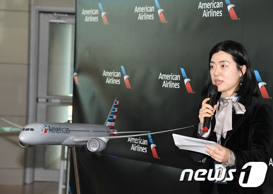 (서울=뉴스1) 노수민 기자 = 아메리칸 항공의 보잉787-9 드림라이너 기종 인천-댈러스/포트워스 노선 도입을 축하하기 위해 최민아 인천 국제공항 허브화 전략처장이 축사를 하고 …