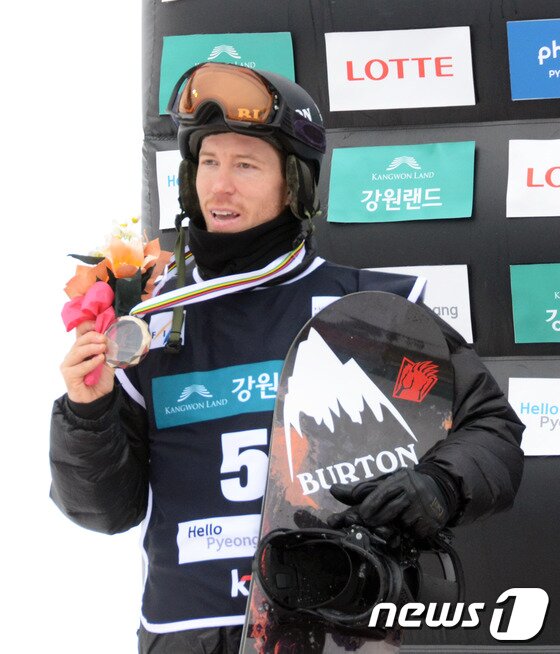 본문 이미지 -  2018 평창동계올림픽 테스트이벤트 '2016/17 FIS 스노보드 월드컵' 하프파이프 남자 결선대회에서 숀 화이트(미국)가 2위를 차지했다.2017.2.19/뉴스1 DBⓒ News1 박태순 기자