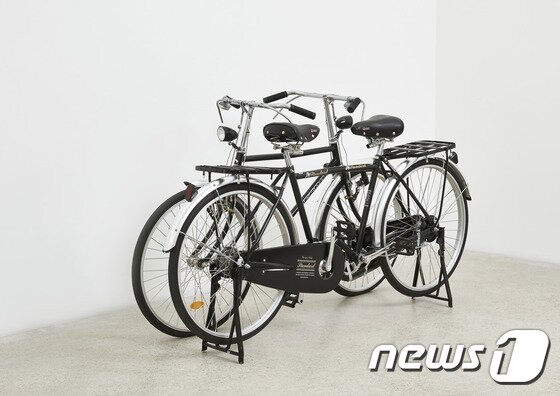본문 이미지 - 안규철, 2대의 자전거. &#40;국제갤러리 제공&#41; ⓒ News1