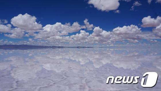 본문 이미지 - 볼리비아 우유니 소금사막<사진=비욘드코리아>ⓒ News1