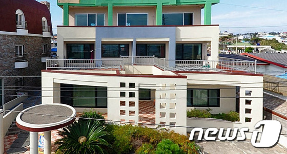 (서귀포=뉴스1) 이석형 기자 = 김정남 암살 용의자인 베트남 국적 여성 도안 티 흐엉(29)이 2016년 11월 제주에 방문해 묵은 것으로 알려진 제주 서귀포시 표선면의 한 펜션 …