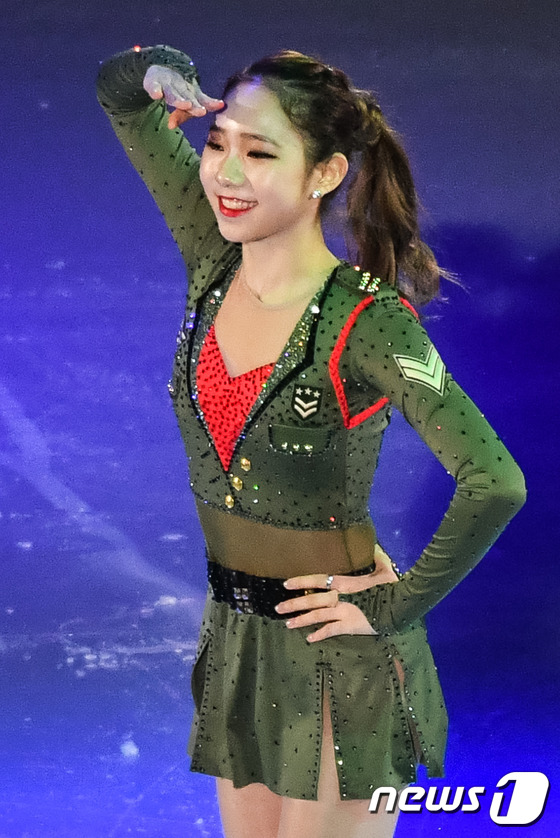 (삿포로=뉴스1) 유승관 기자 = 최다빈이 26일 일본 삿포로 마코마나이 아이스아레나에서 열린 2017 삿포로 동계아시안게임 폐막식에서 축하공연을 하고 있다. 2017.2.26/뉴 …