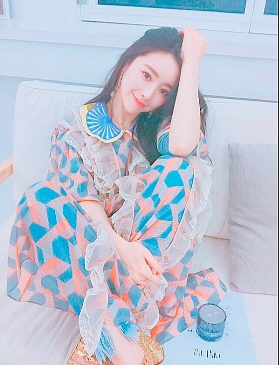 본문 이미지 - 배우 홍수아가 웹뷰티 프로그램 ‘뷰티랜드’ 대본 인증샷을 공개했다. ⓒ News1star / 홍수아 SNS