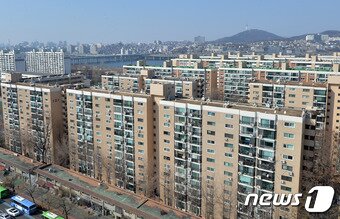 본문 이미지 - 서울 강남구의 한 아파트 단지. 2017.2.6/뉴스1 ⓒ News1 구윤성 기자