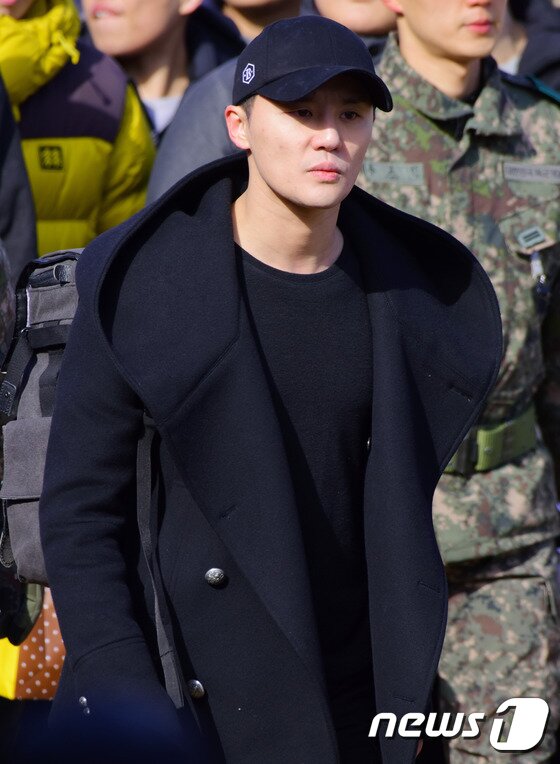 본문 이미지 - JYJ 김준수는 지난 9일 충남 논산 육군훈련소에 입소했다. ⓒ News1star / 권현진 기자