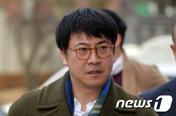 본문 이미지 - 노승일 K스포츠재단 부장이 지난 2월9일 오후 서울 종로구 헌법재판소에서 열린 박근혜 대통령 탄핵심판 사건 12차 변론에 증인으로 출석하고 있다. 2017.2.9/뉴스1 ⓒ News1 구윤성 기자