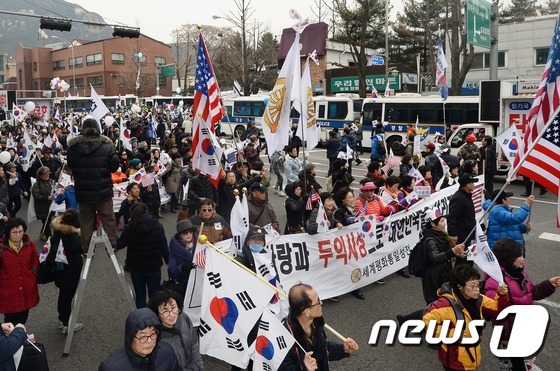 "박근혜" 연호하는 보수단체