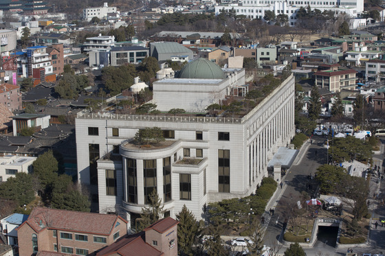 '추행·스토킹' 의혹 헌재 부장연구관 2명 경찰 고발당해