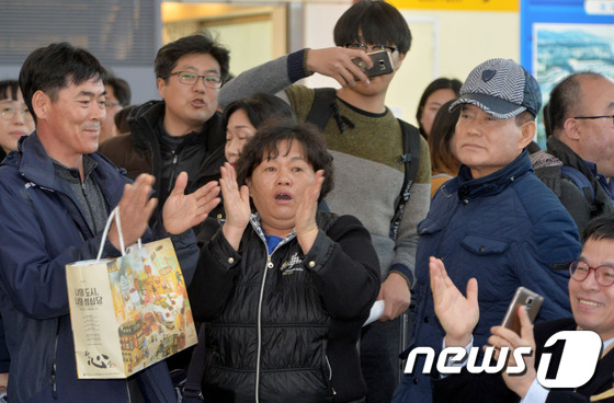 [탄핵인용]박근혜 대통령 파면...박수치는 시민들