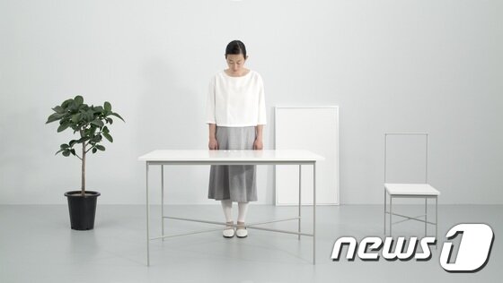 본문 이미지 - 오민 &#39;ABA Video&#39;, 2016, 12분50초, 비디오 설치 &#40;에르메스 재단 제공&#41; ⓒ News1