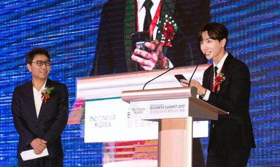 본문 이미지 - 이수만이 한·인도네시아 비즈니스 서밋에서 기조 연설을 했다. ⓒ News1star / 조선일보