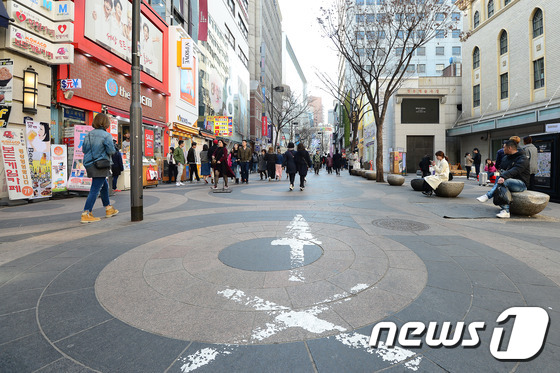 한국 관광 금지령이 내려진 지난 15일 오후 서울 중구 명동거리. 2017.3.15/뉴스1 © News1 임세영 기자