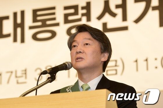 본문 이미지 - 2017년 3월 '제19대 대선에 출마한 안철수 전 대표.