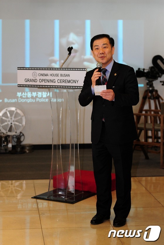 (부산=뉴스1) 여주연 기자 = 2일 오후 부산 해운대구 우동 '시네마 하우스' 개관식에 참석한 백종헌 부산시의회 의장이 축사를 하고 있다. 이 호텔은 부산시가 38억원을 들여 옛 …