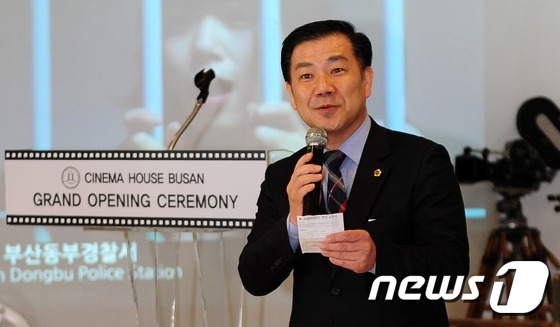 (부산=뉴스1) 여주연 기자 = 2일 오후 부산 해운대구 우동 '시네마 하우스' 개관식에 참석한 백종헌 부산시의회 의장이 축사를 하고 있다. 이 호텔은 부산시가 38억원을 들여 옛 …