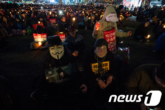박근혜 전 대통령 구속 촉구하는 시민들