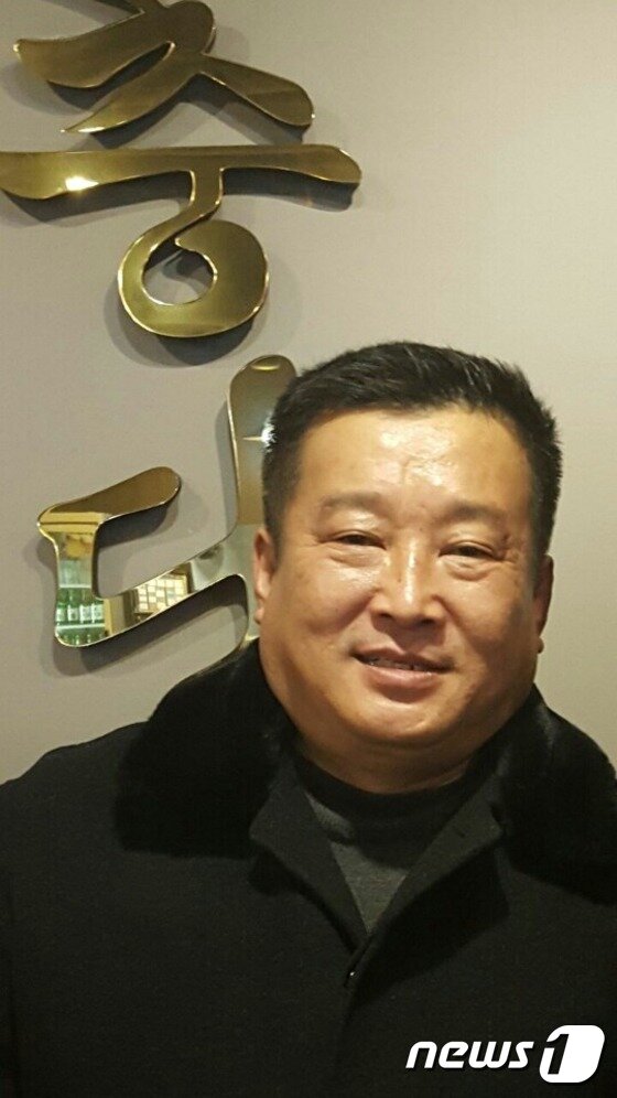 본문 이미지 - '팽목의  눈물'을  부른  제천의  향토 가수  원민.ⓒ News1