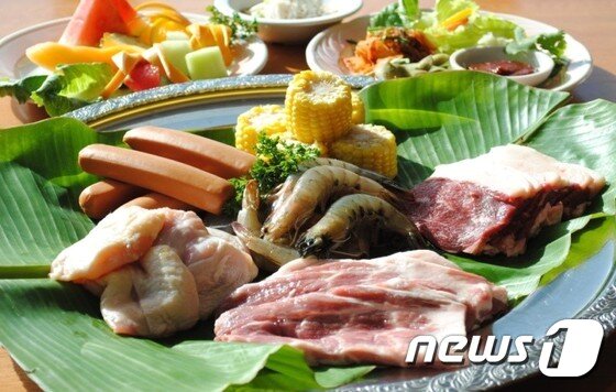 본문 이미지 - 라군 바비큐. 괌 온워드 비치 리조트 제공.ⓒ News1