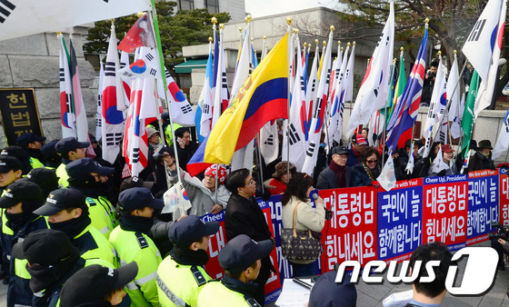 헌재 앞 탄핵기각 집회