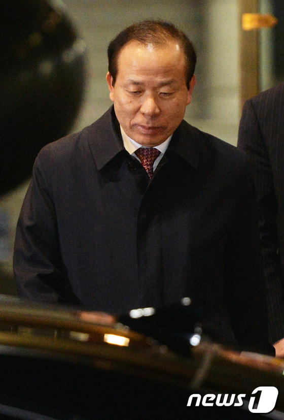 퇴근하는 김이수 헌법재판관