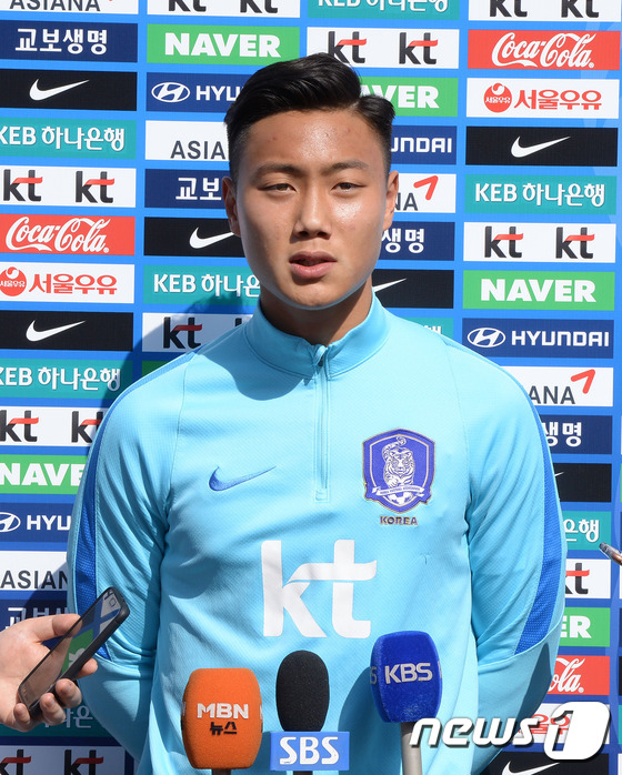 (파주=뉴스1) 이동원 기자 = 10일 오후 경기도 파주 축구대표팀트레이닝센터(NFC)에서 대한민국 U-20 축구대표팀 백승호가 훈련 전 취재진과 인터뷰를 하고 있다. 5월 20일 …