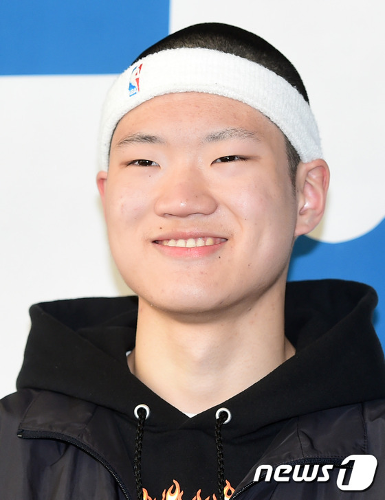 (서울=뉴스1) 권현진 기자 = ‘고등래퍼’ 조원우가 11일 오후 서울 강남구 청담동의 한 매장에서 열린 푸드 런칭쇼에 참석해 미소를 짓고 있다.