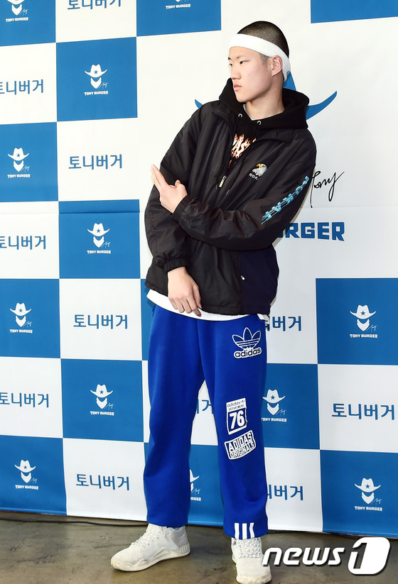 (서울=뉴스1) 권현진 기자 = ‘고등래퍼’ 조원우가 11일 오후 서울 강남구 청담동의 한 매장에서 열린 푸드 런칭쇼에 참석해 포즈를 취하고 있다.