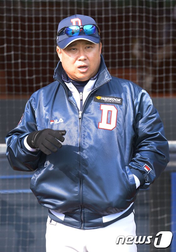 본문 이미지 - 김태형 두산 감독은 339경기 만에 통산 200승(2무137패)을 달성했다./뉴스1 DBⓒ News1 이동원 기자