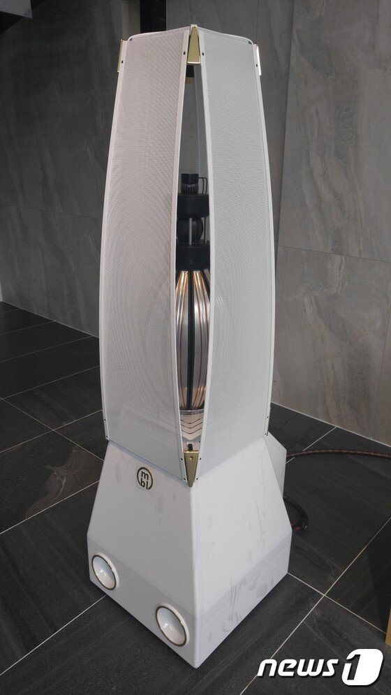 본문 이미지 - mbl 무지향스피커 101 E mk2 ⓒ News1