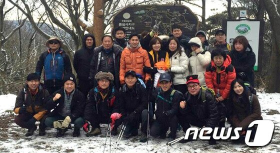 본문 이미지 - 지역주택조합 아파트 업무대행사인 광주 지오그룹 임직원들. 2017.4.20. /뉴스1 ⓒ News1 박영래 기자